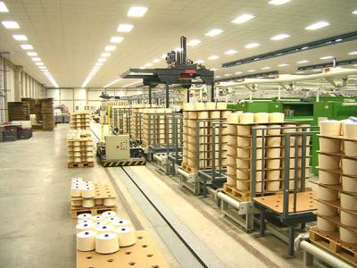 Impianto-automatico-palletizzazione-rocche-in-filatura-Automated-palletazing-system-in-spinning-mill-400x300